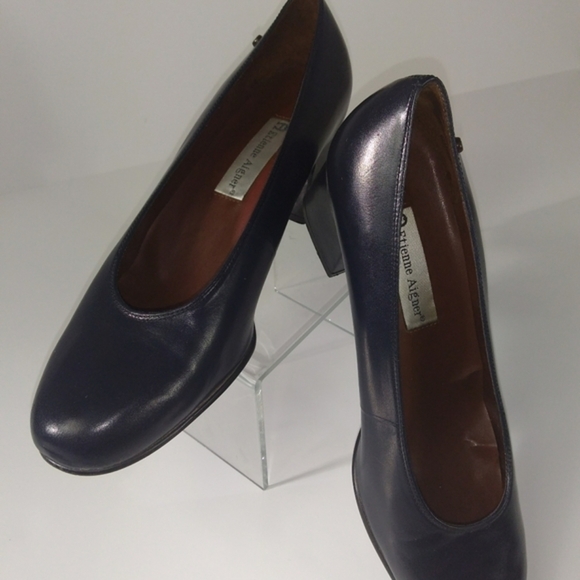 Etienne Aigner Pump - Picture 3 of 9